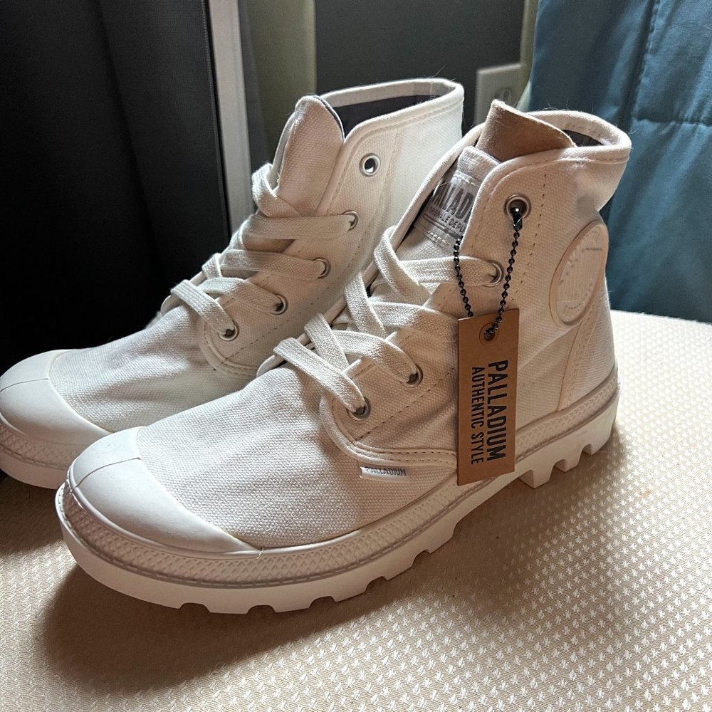 NWT Women's Palladium Pampa Hi (Sz. 8)